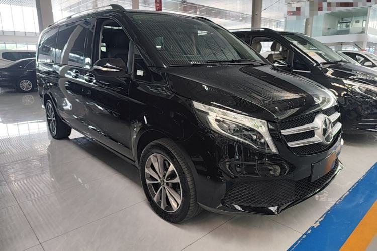 Used Mercedes-Benz V-Class 2020 V 260 Avantgarde Edition Front Right 45 Deg