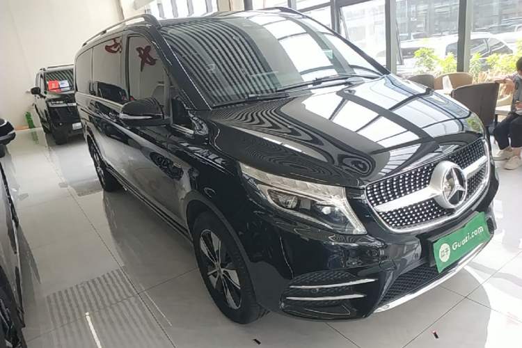 Used Mercedes-Benz V-Class 2020 V 260 L Long-wheelbase Luxury Edition Front Right 45 Deg
