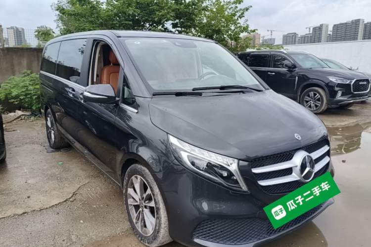 Used Mercedes-Benz V-Class 2020 V 260 Avantgarde Edition Front Right 45 Deg