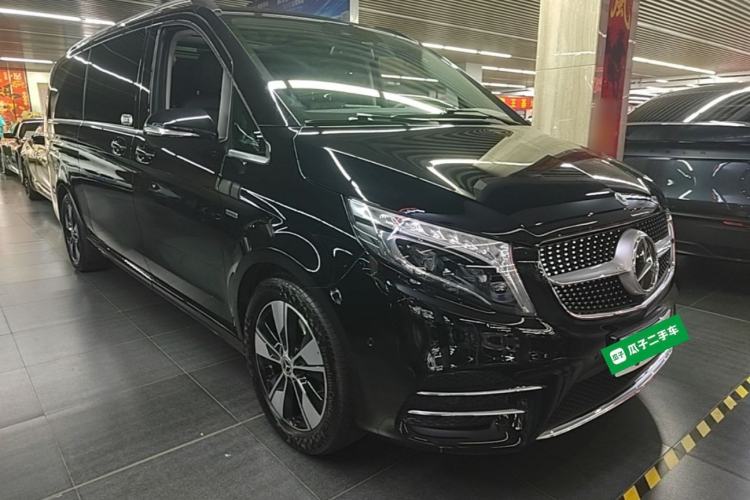 Used Mercedes-Benz V-Class 2020 V 260 L Long-wheelbase Luxury Edition Front Right 45 Deg