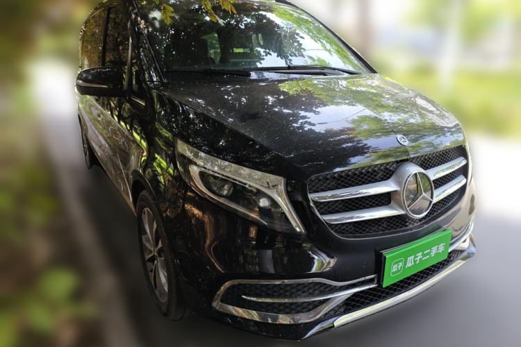 Used Mercedes-Benz V-Class 2020 V 260 Avantgarde Edition Front Right 45 Deg
