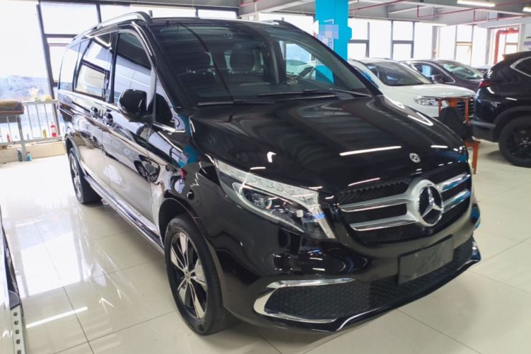 Used Mercedes-Benz V-Class 2020 V 260 Prestige Edition Front Right 45 Deg