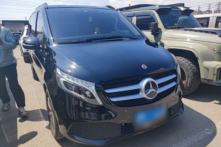 Used Mercedes-Benz V-Class 2020 V 260 Avantgarde Edition Front Right 45 Deg