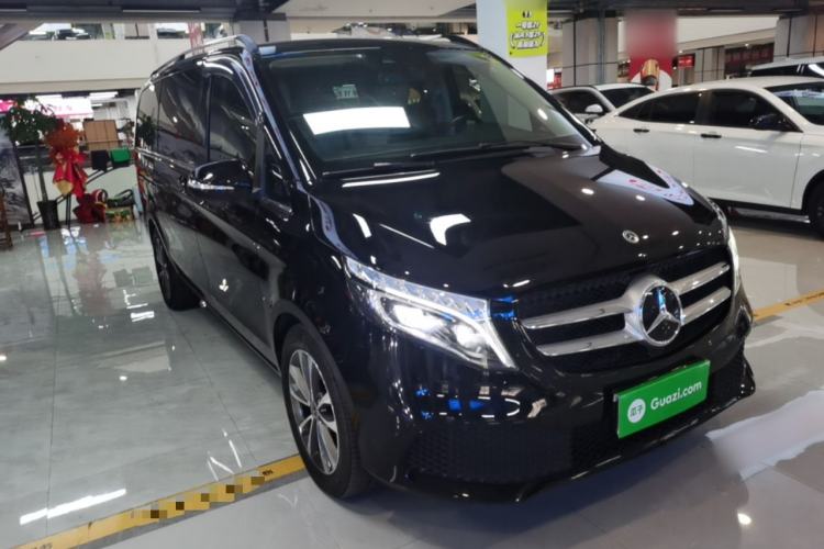 Used Mercedes-Benz V-Class 2020 V 260 Avantgarde Edition Front Right 45 Deg