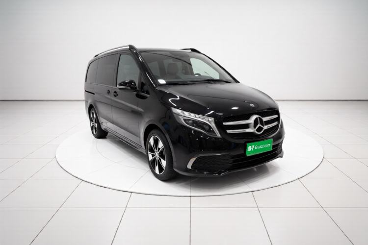 Used Mercedes-Benz V-Class 2020 V 260 Prestige Edition Front Right 45 Deg