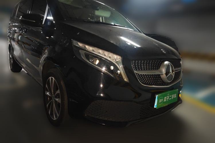 Used Mercedes-Benz V-Class 2020 V 260 Avantgarde Edition Front Right 45 Deg