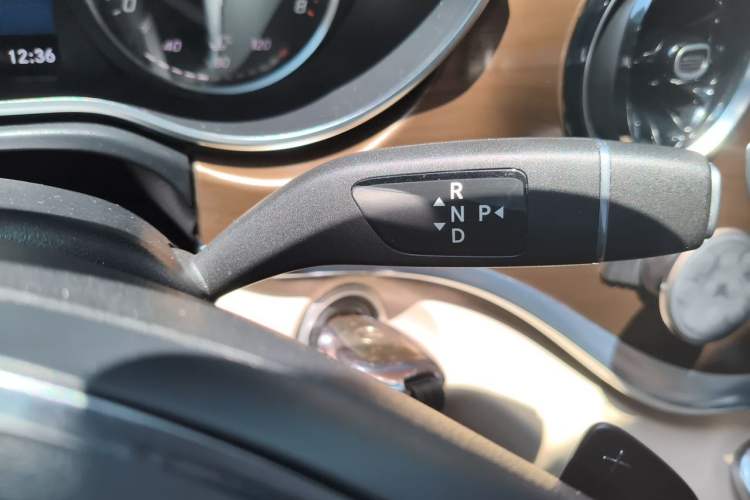 Used Mercedes-Benz V-Class 2020 V 260 L Long-wheelbase Luxury Edition Gear Lever