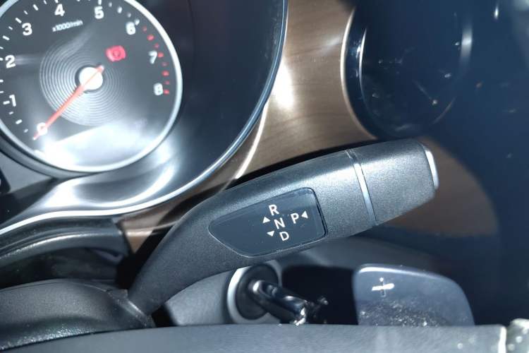 Used Mercedes-Benz V-Class 2020 V 260 Prestige Edition Gear Lever