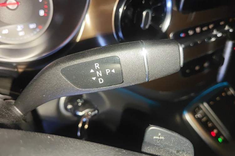 Used Mercedes-Benz V-Class 2020 V 260 L Long-wheelbase Luxury Edition Gear Lever