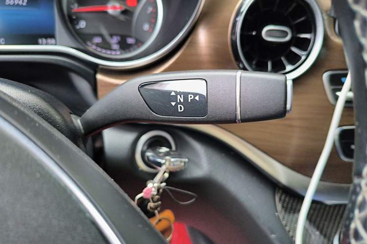 Used Mercedes-Benz V-Class 2020 V 260 Avantgarde Edition Gear Lever