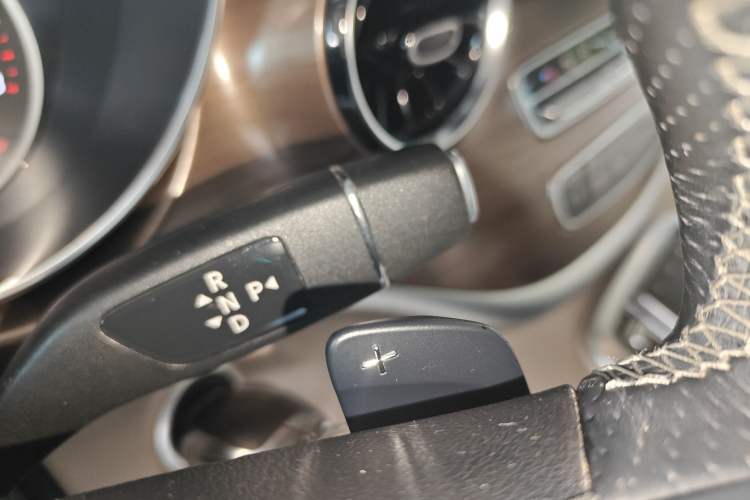 Used Mercedes-Benz V-Class 2020 V 260 Prestige Edition Gear Lever