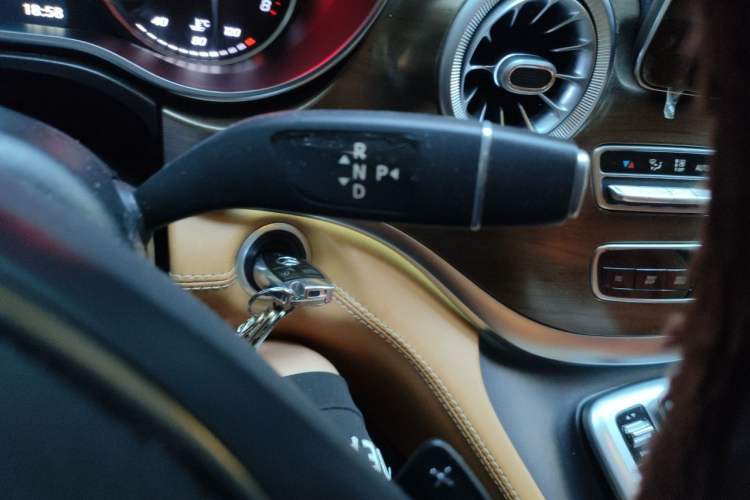 Used Mercedes-Benz V-Class 2020 V 260 L Long-wheelbase Luxury Edition Gear Lever