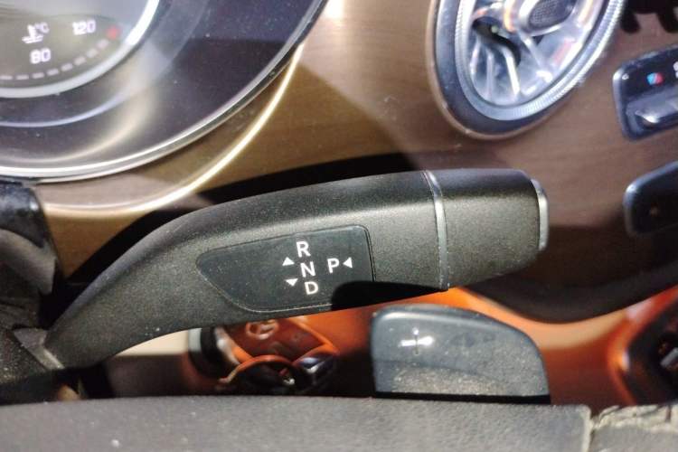 Used Mercedes-Benz V-Class 2020 V 260 L Long-wheelbase Luxury Edition Gear Lever