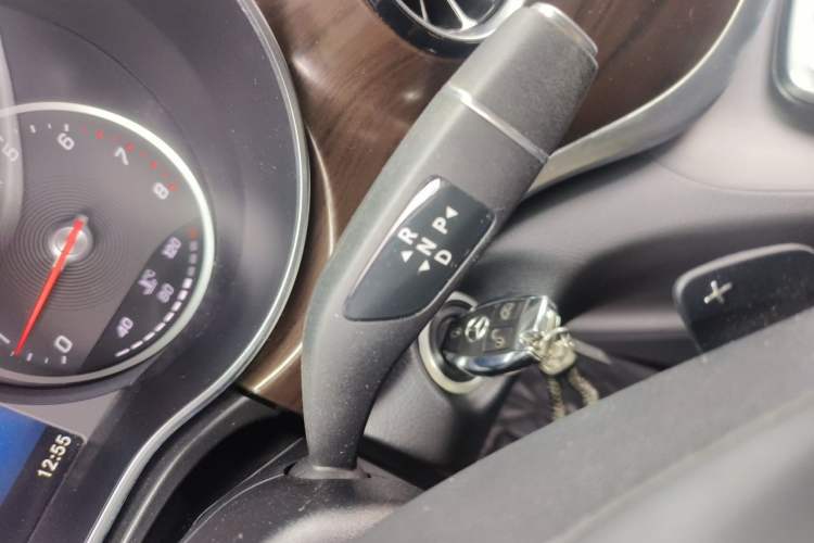 Used Mercedes-Benz V-Class 2020 V 260 Prestige Edition Gear Lever