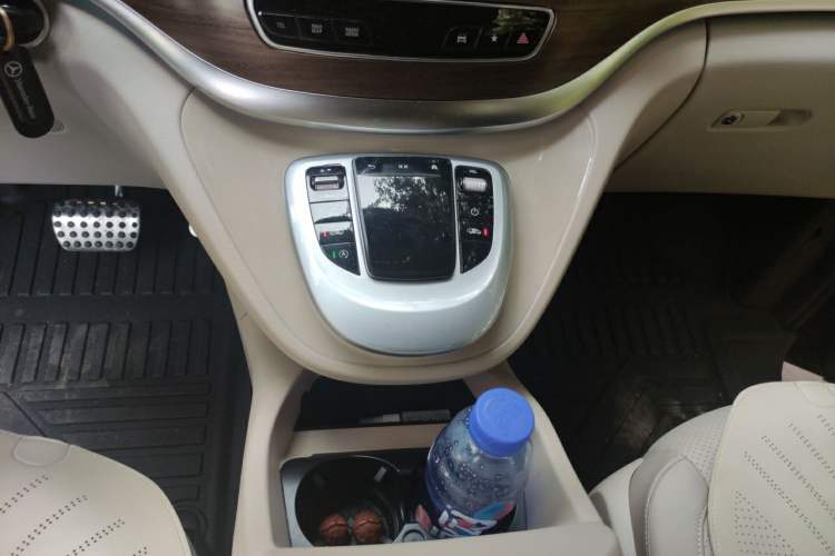Used Mercedes-Benz V-Class 2020 V 260 Prestige Edition Gear Lever