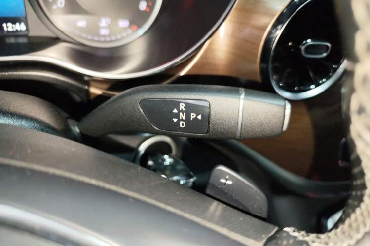 Used Mercedes-Benz V-Class 2020 V 260 Prestige Edition Gear Lever