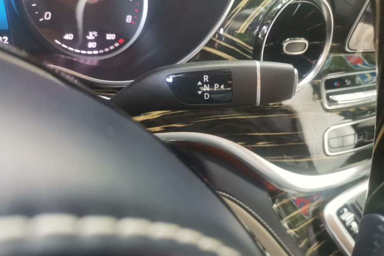 Used Mercedes-Benz V-Class  Gear Lever