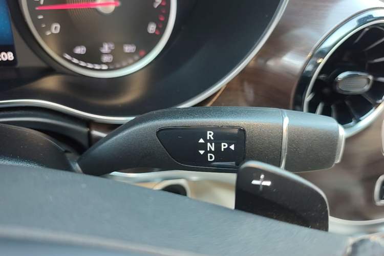 Used Mercedes-Benz V-Class 2020 V 260 Avantgarde Edition Gear Lever