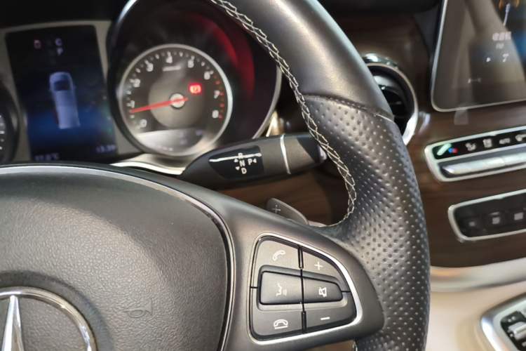 Used Mercedes-Benz V-Class 2020 V 260 Avantgarde Edition Gear Lever