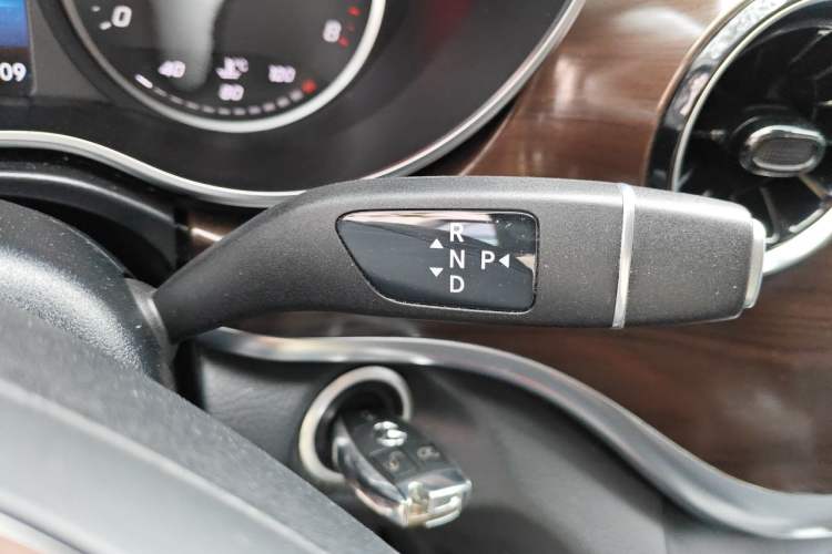 Used Mercedes-Benz V-Class 2020 V 260 Avantgarde Edition Gear Lever