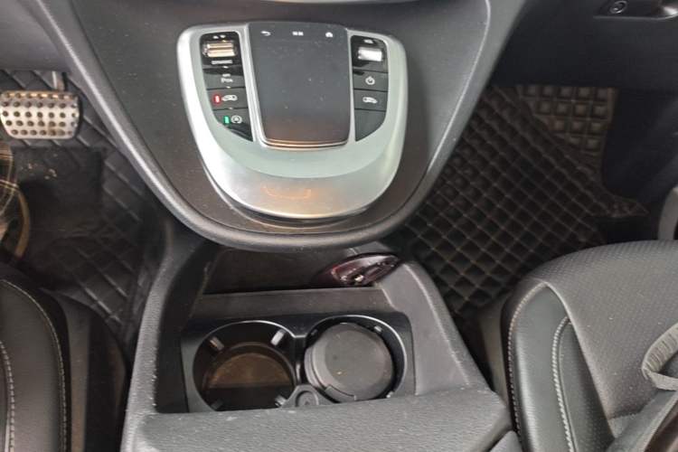 Used Mercedes-Benz V-Class 2020 V 260 Prestige Edition Gear Lever