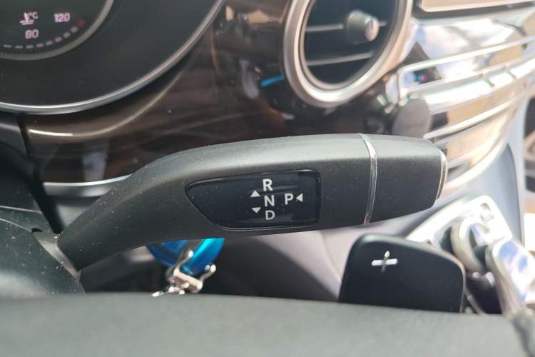 Used Mercedes-Benz V-Class 2020 V 260 Avantgarde Edition Gear Lever