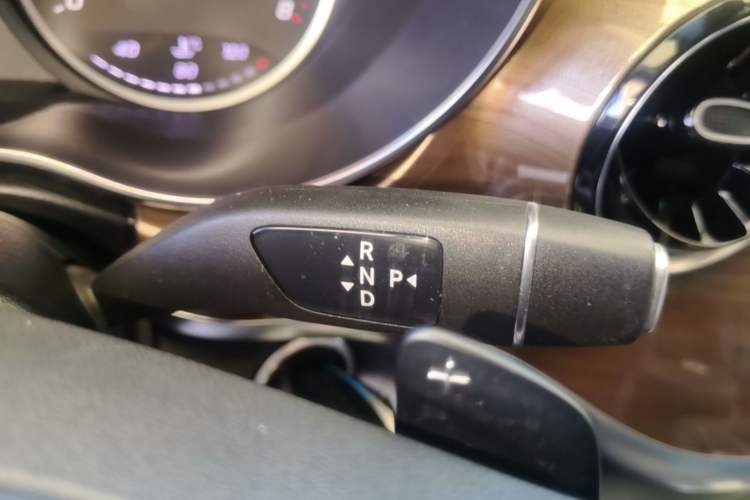 Used Mercedes-Benz V-Class 2020 V 260 Prestige Edition Gear Lever