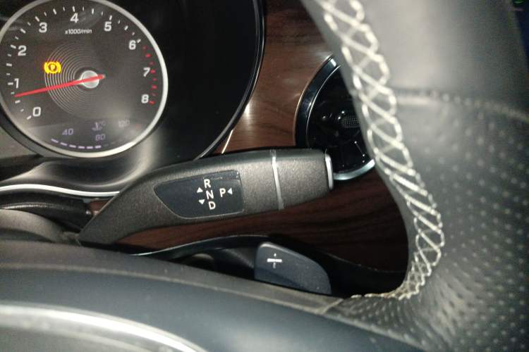 Used Mercedes-Benz V-Class 2020 V 260 Avantgarde Edition Gear Lever