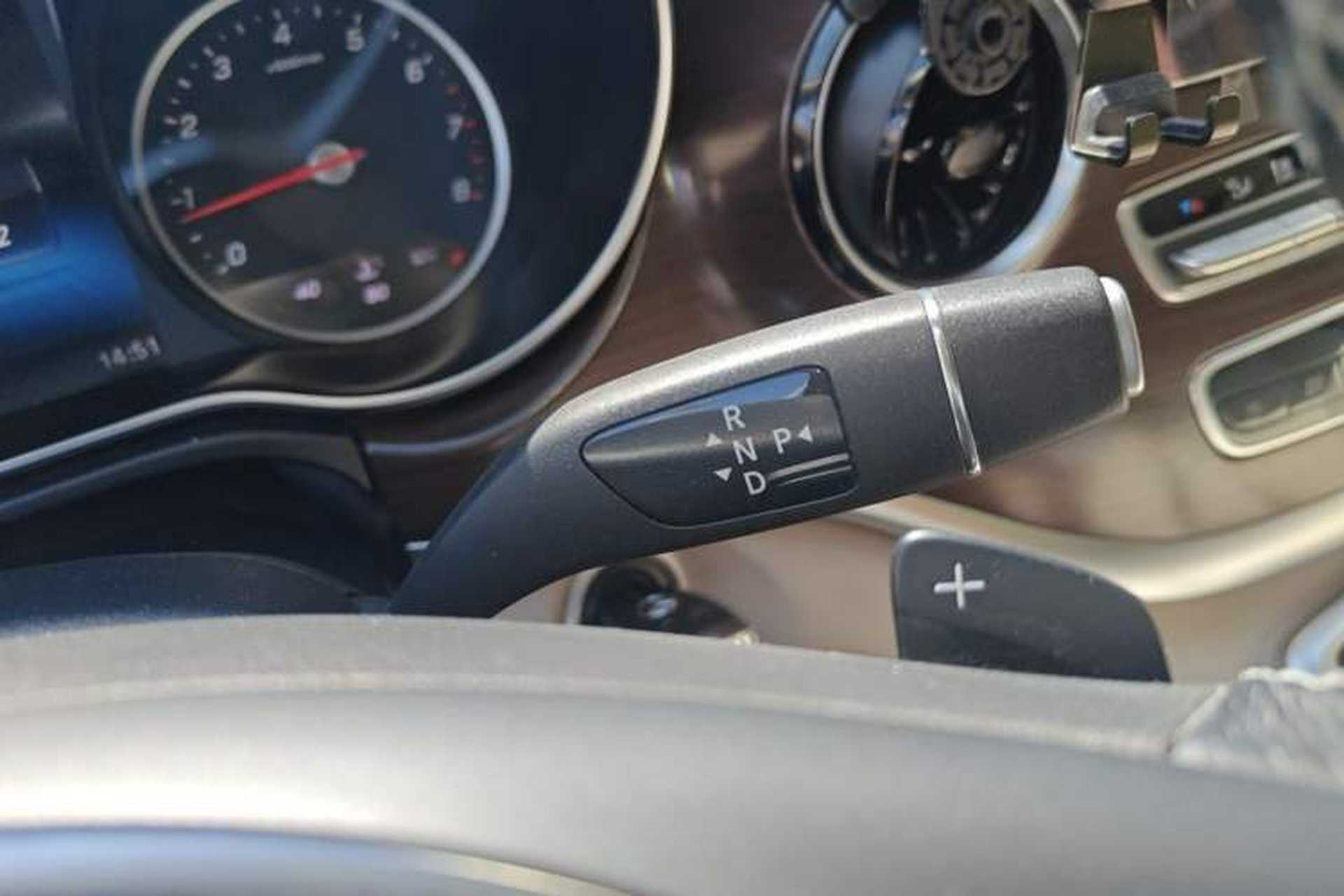 Used Mercedes-Benz V-Class 2020 V 260 Avantgarde Edition Gear Lever