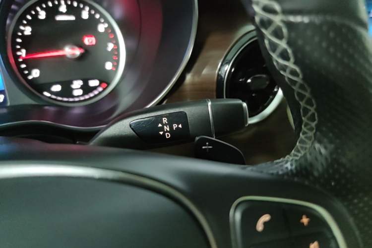 Used Mercedes-Benz V-Class 2020 V 260 Avantgarde Edition Gear Lever