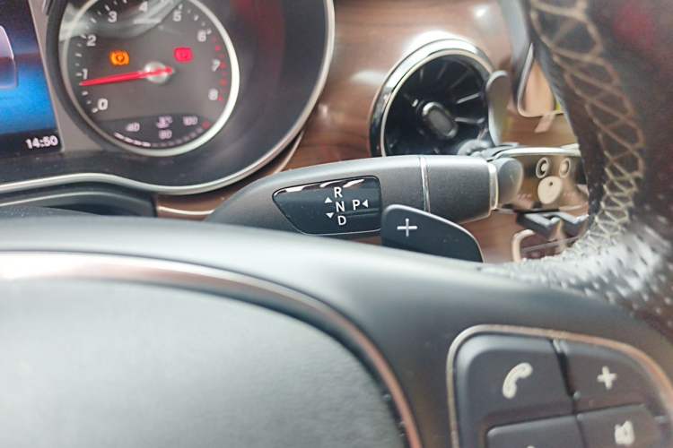 Used Mercedes-Benz V-Class 2020 V 260 Avantgarde Edition Gear Lever