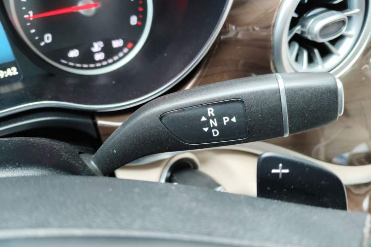 Used Mercedes-Benz V-Class 2020 V 260 Avantgarde Edition Gear Lever