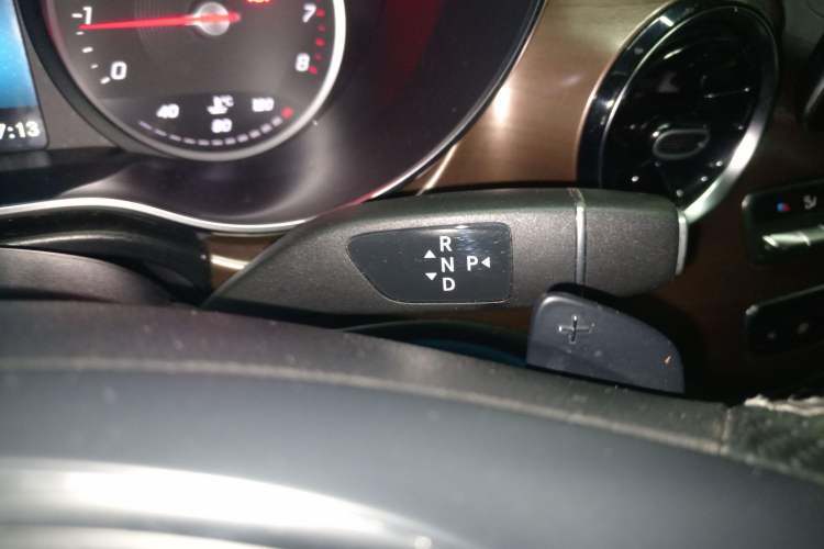 Used Mercedes-Benz V-Class 2020 V 260 Prestige Edition Gear Lever