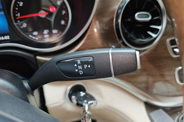 Used Mercedes-Benz V-Class 2020 V 260 Prestige Edition Gear Lever