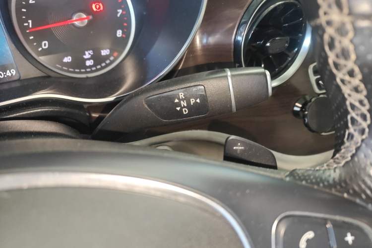Used Mercedes-Benz V-Class 2020 V 260 Avantgarde Edition Gear Lever