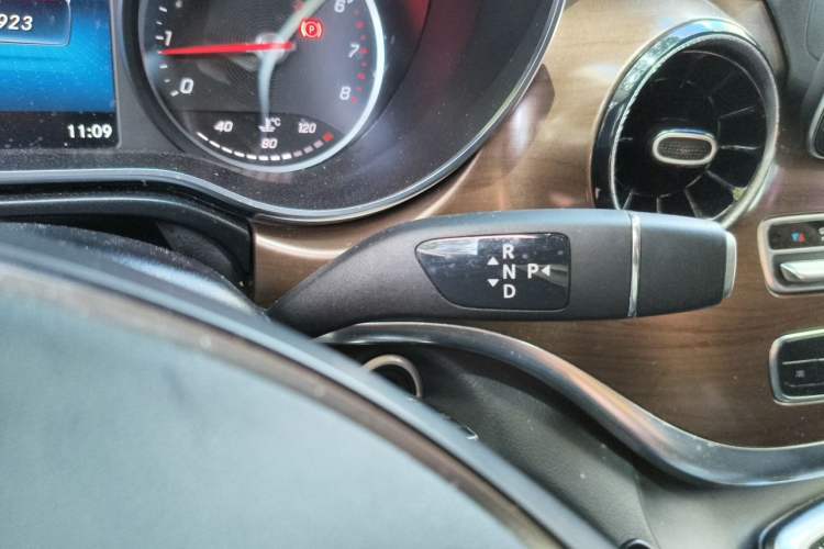 Used Mercedes-Benz V-Class 2020 V 260 L Long-wheelbase Luxury Edition Gear Lever