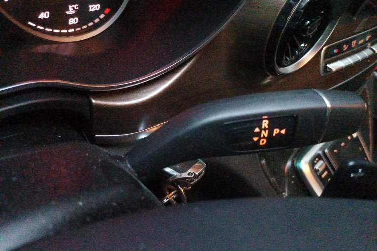 Used Mercedes-Benz V-Class 2020 V 260 Prestige Edition Gear Lever