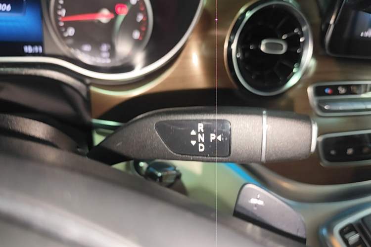 Used Mercedes-Benz V-Class 2020 V 260 Prestige Edition Gear Lever