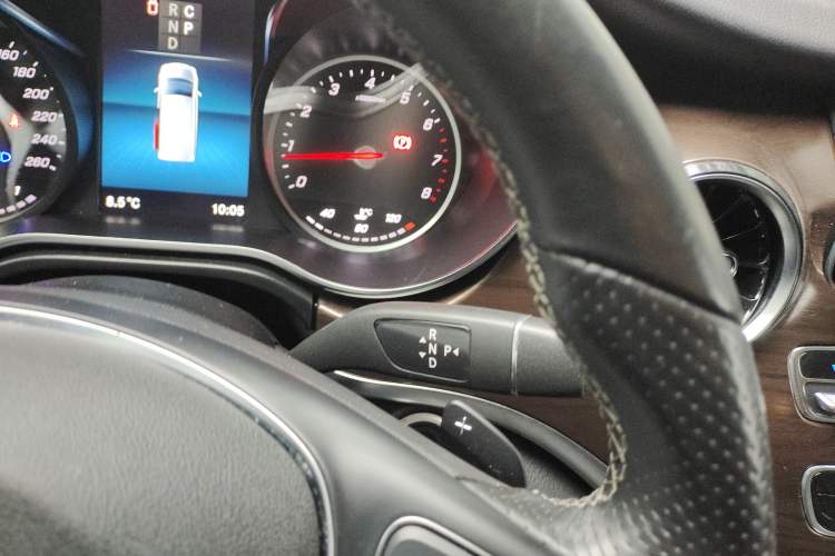 Used Mercedes-Benz V-Class 2020 V 260 Avantgarde Edition Gear Lever