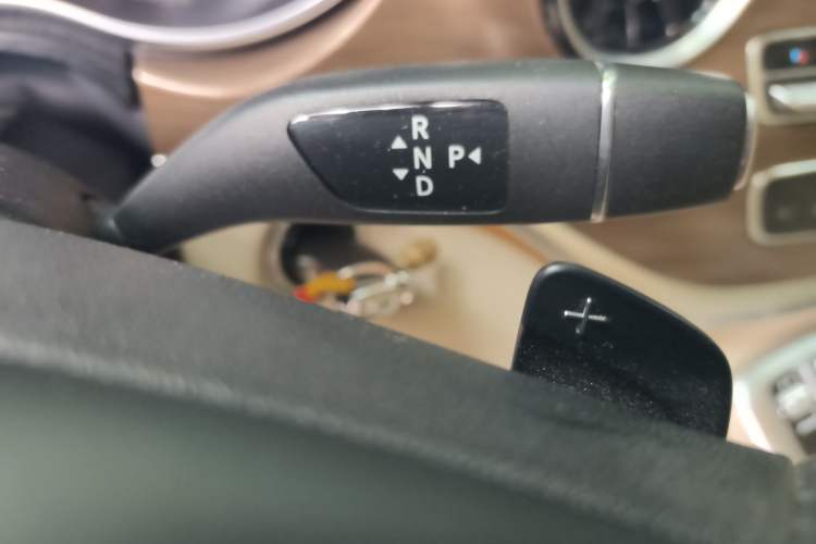 Used Mercedes-Benz V-Class 2020 V 260 L Long-wheelbase Luxury Edition Gear Lever