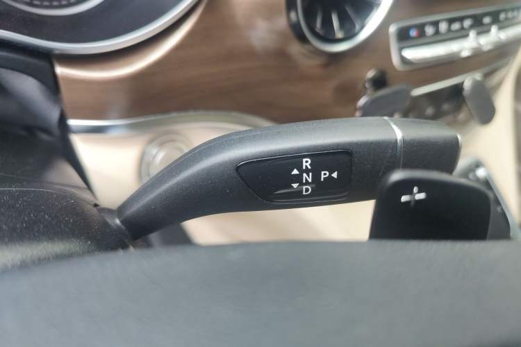 Used Mercedes-Benz V-Class 2020 V 260 L Long-wheelbase Luxury Edition Gear Lever