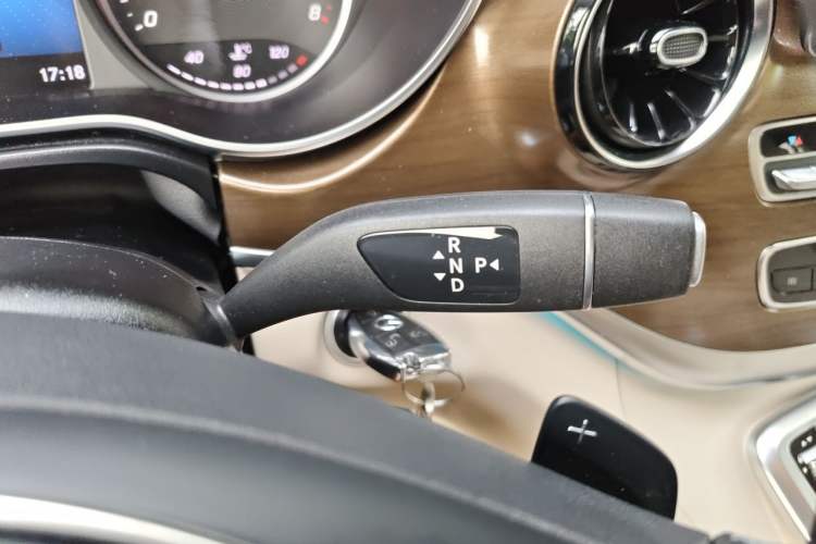 Used Mercedes-Benz V-Class 2020 V 260 Prestige Edition Gear Lever