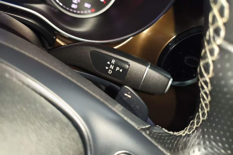 Used Mercedes-Benz V-Class 2020 V 260 Prestige Edition Gear Lever