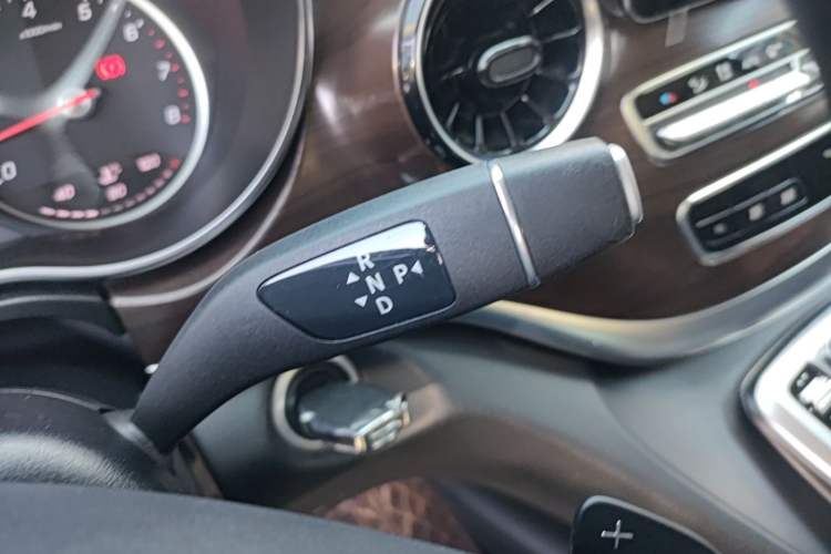 Used Mercedes-Benz V-Class 2020 V 260 Avantgarde Edition Gear Lever