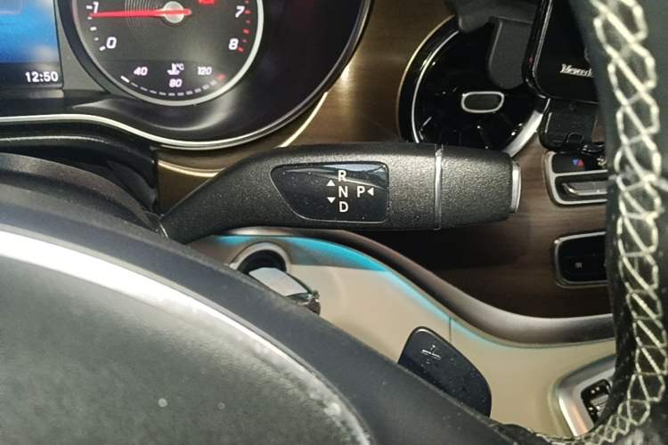 Used Mercedes-Benz V-Class 2020 V 260 Prestige Edition Gear Lever