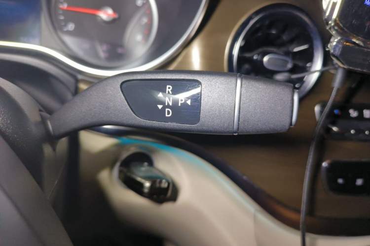 Used Mercedes-Benz V-Class 2020 V 260 Prestige Edition Gear Lever