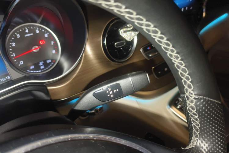 Used Mercedes-Benz V-Class 2020 V 260 L Long-wheelbase Luxury Edition Gear Lever