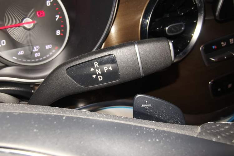 Used Mercedes-Benz V-Class 2020 V 260 Prestige Edition Gear Lever