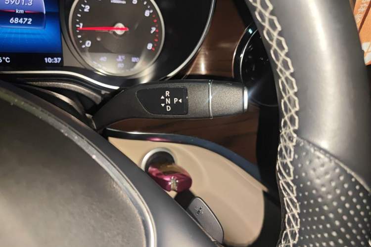Used Mercedes-Benz V-Class 2020 V 260 Avantgarde Edition Gear Lever