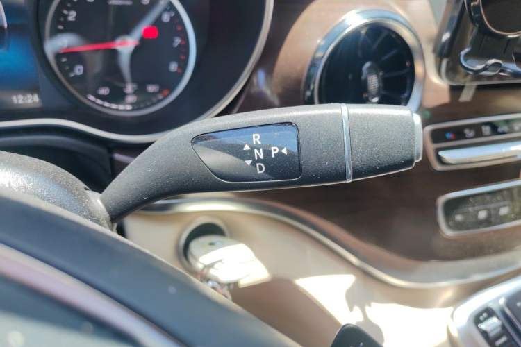 Used Mercedes-Benz V-Class 2020 V 260 Avantgarde Edition Gear Lever
